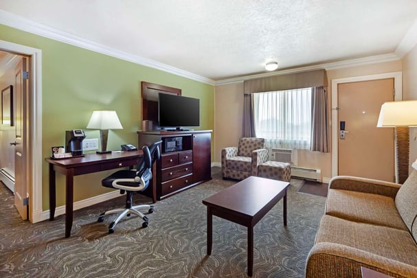 Queen Suite with Interior Access