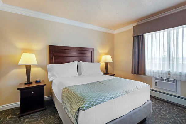 Apartment with 1 Queen and 2 Single Beds