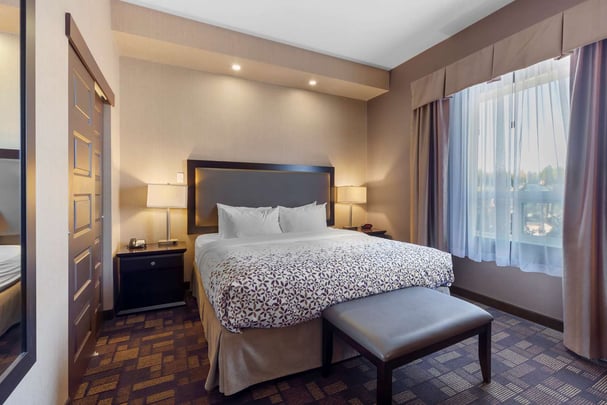 King Whirlpool Suite