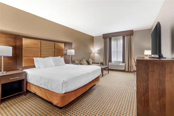 ADA King w/ Roll in shower