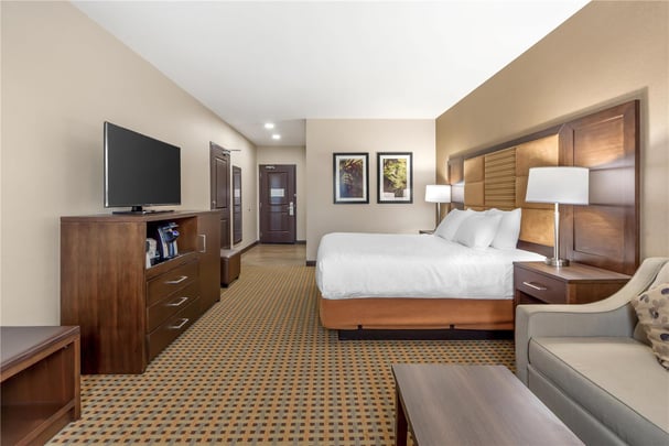 ADA King w/ Roll in shower