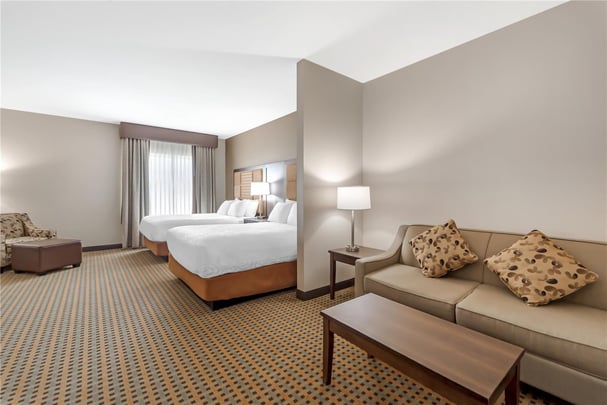 Double Queen w/ Kitchen