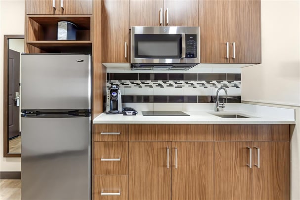 Double Queen w/ Kitchen