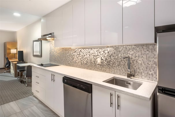 ADA - 1 Queen Bed w/ Roll In Shower