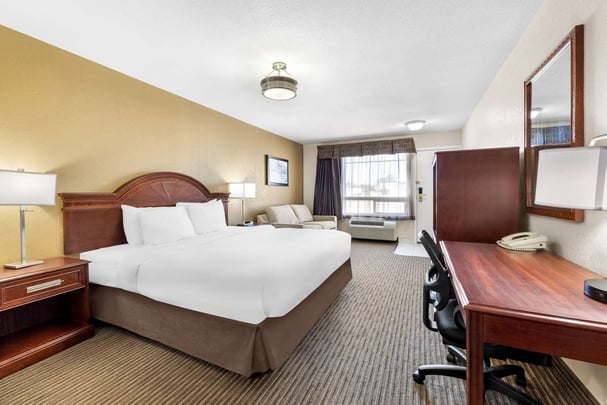 SureStay Plus Drumheller AB PNK