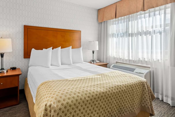 BW Langley BC One Queen Separate Study