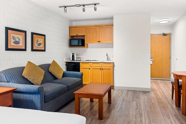 BW Langley BC QueenKitchenette