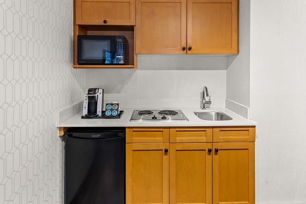 BW Langley BC QueenKitchenette