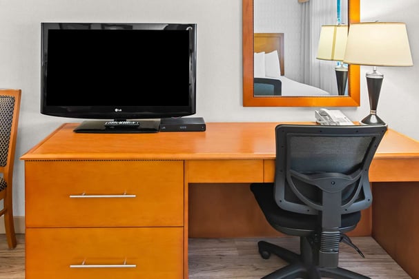 BW Langley BC QueenKitchenette