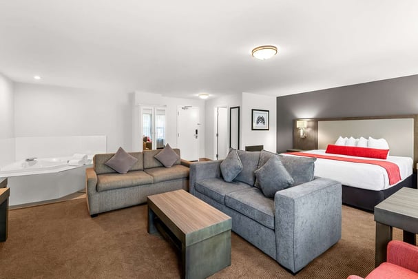 BW Duncan BC Jacuzzi King