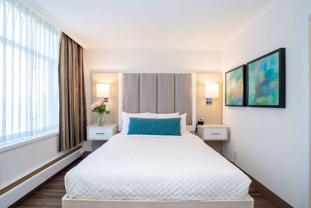 Queen Deluxe Jr. Suite