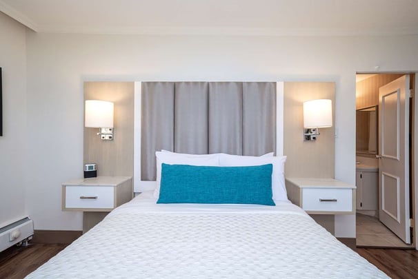 Suite- 1 Queen Premium View Suite