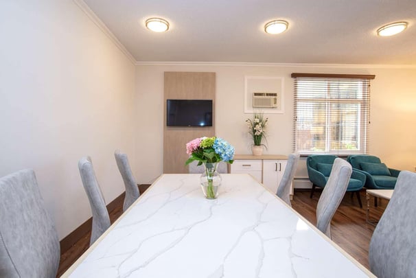 1 King Boardroom Suite Premiere