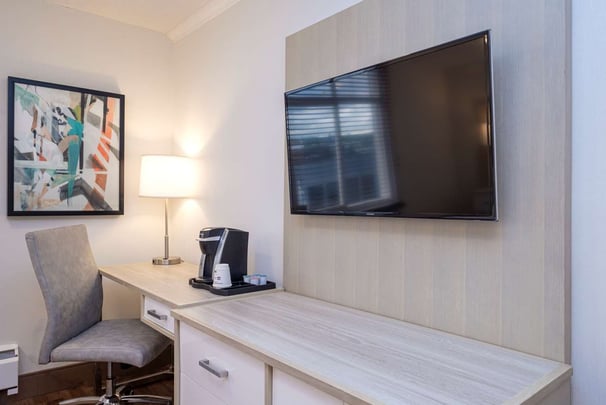 1 King Boardroom Suite Premiere