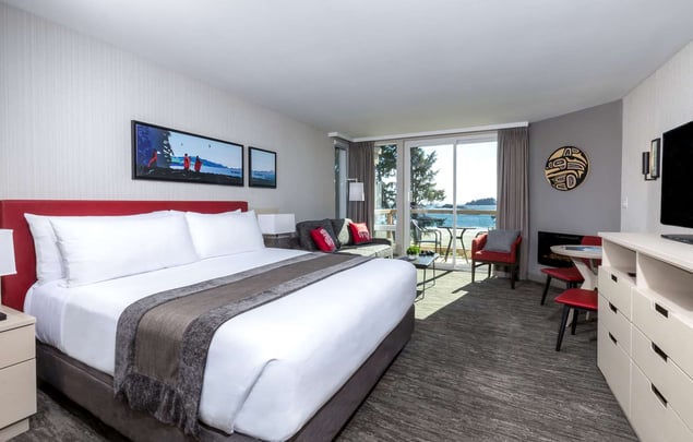 King Kitchenette Fireplace