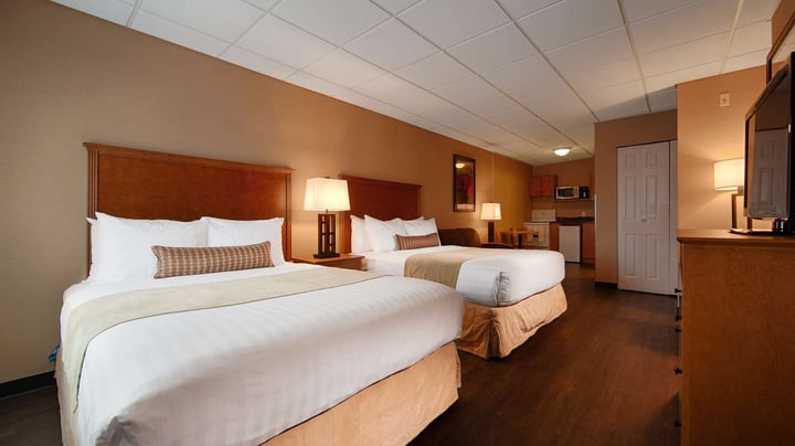 Kitchenette with Two Queen Beds pet friendly