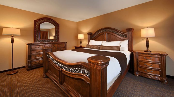 Honeymoon King Guest Room