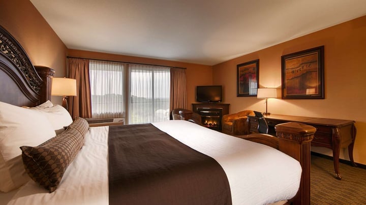 Honeymoon King Guest Room