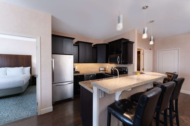 1BKCO One Bedroom Condo Full Kitchen Breakfast Bar