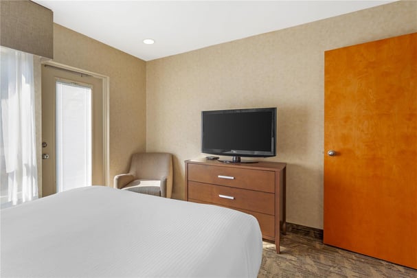 Queen Sofabed Suite w/ Balcony