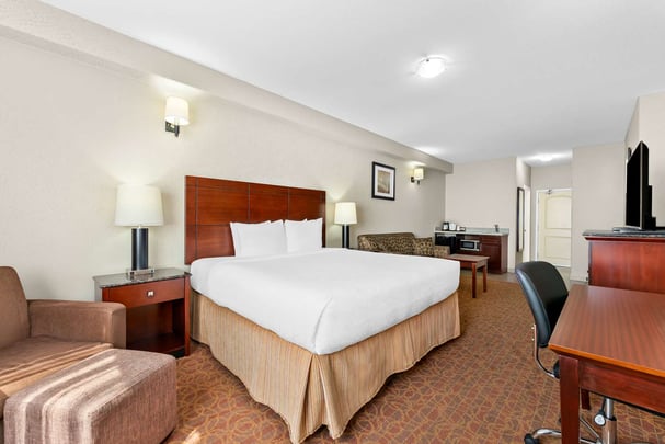 BW Williams Lake BC QueenwCouch