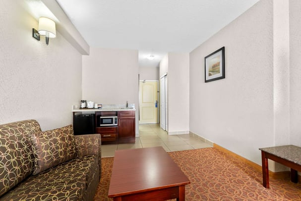 BW Williams Lake BC QueenwCouch