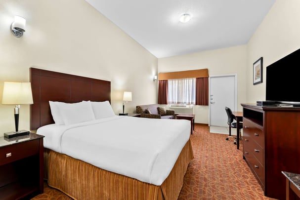 BW Williams Lake BC QueenwCouch