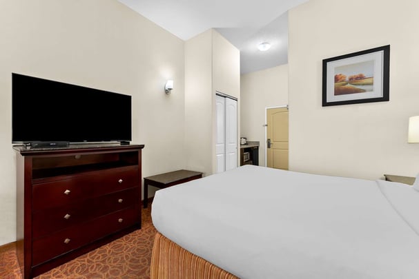 BW Williams Lake BC QueenwCouch