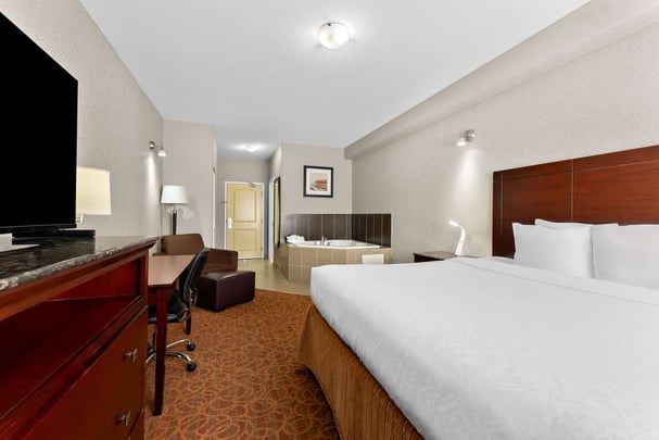 BW Williams Lake BC QueenJacuzzi