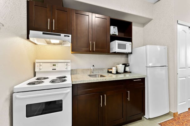 BW Williams Lake BC QueenKitchen