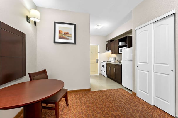 BW Williams Lake BC QueenKitchen