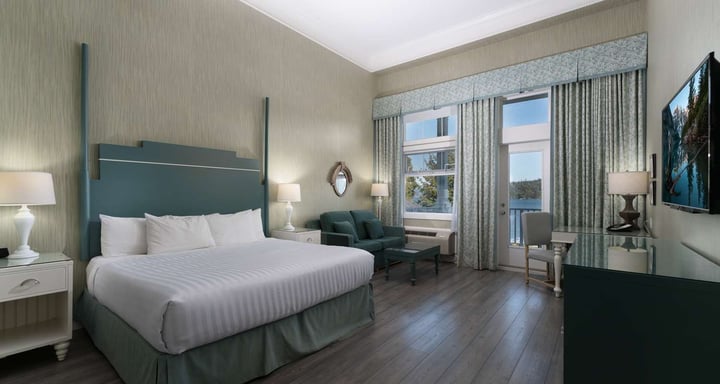 KSPVB King Oceanfront Balcony