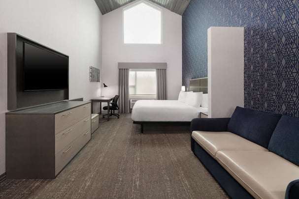 Loft Room with King and Queen Beds First Floor Living Room and King Bedroom