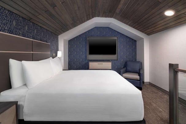 Loft Room with King and Queen Beds Queen Loft Bedroom