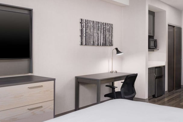 King Room Desk and Wet Bar