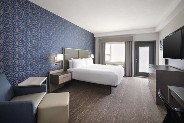 King Room with Balcony Wide