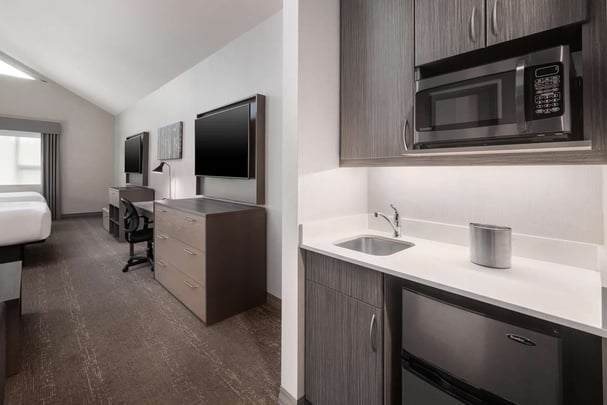 Two Queen with Sofa Wet Bar