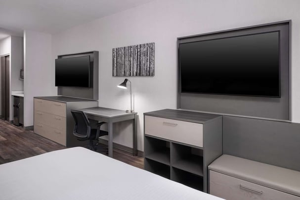 King Room with Sofa Desk and Wet Bar