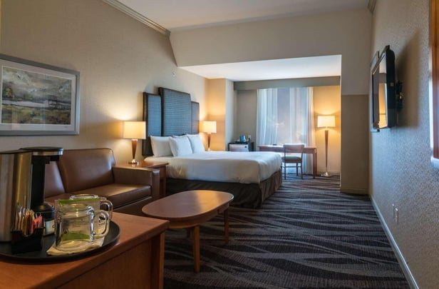 One Queen Lakeside Balcony Mobility Accessible