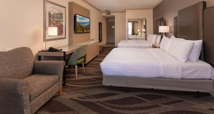 TNL Two Queen Bed with Lakeview