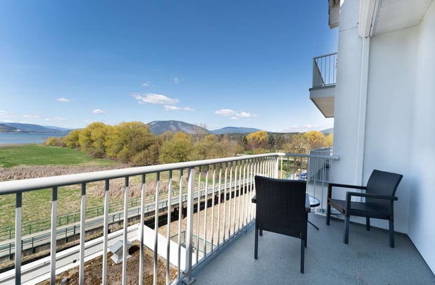 KKB One King Bed Studio with a Balcony and Lakeview