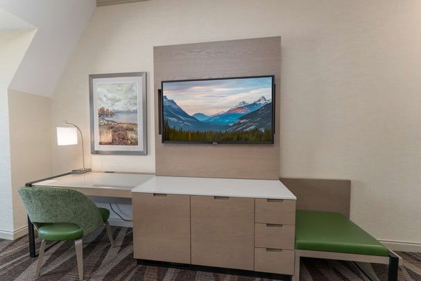 KGL One King Bed with Lakeview