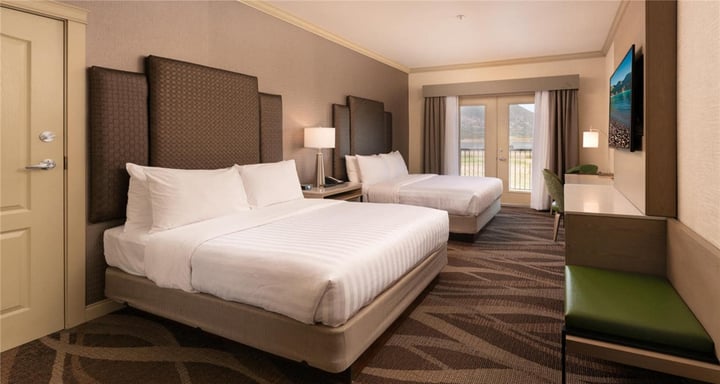 TNB Two Queens Bed Balcony