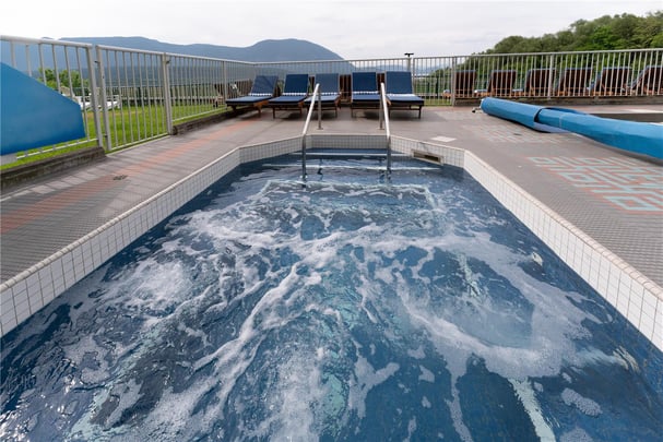 Hot Tub with loungers