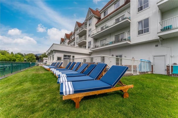 Loungers on the front lawn