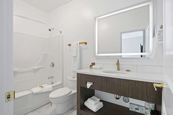 Premier Riverside Bath