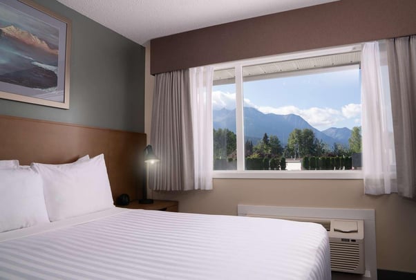 QQM Two Queen Mountain View room