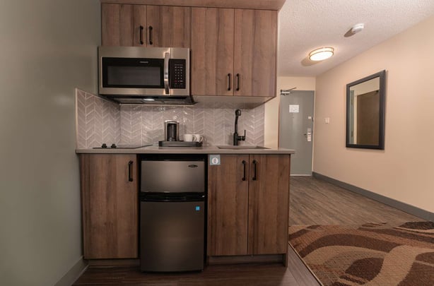 QK One Queen Kitchenette room