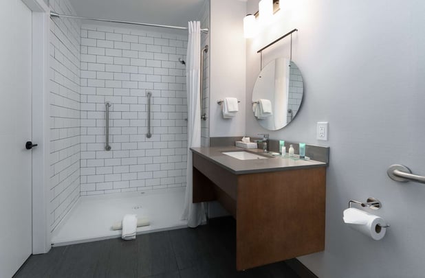 One Queen Accessible