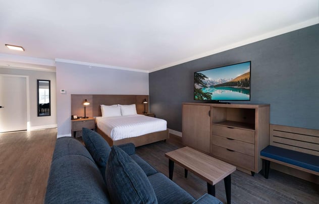 SQQK Two Queen Separate Bedrooms Kitchenette Suite